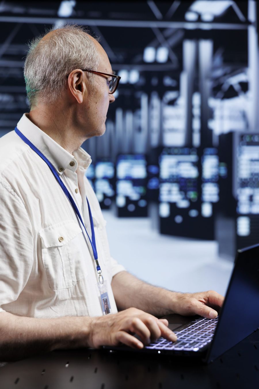 Ingegnere informatico al PC